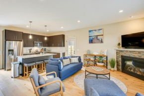 Traverse City Townhome Walk to Boardman Lake!